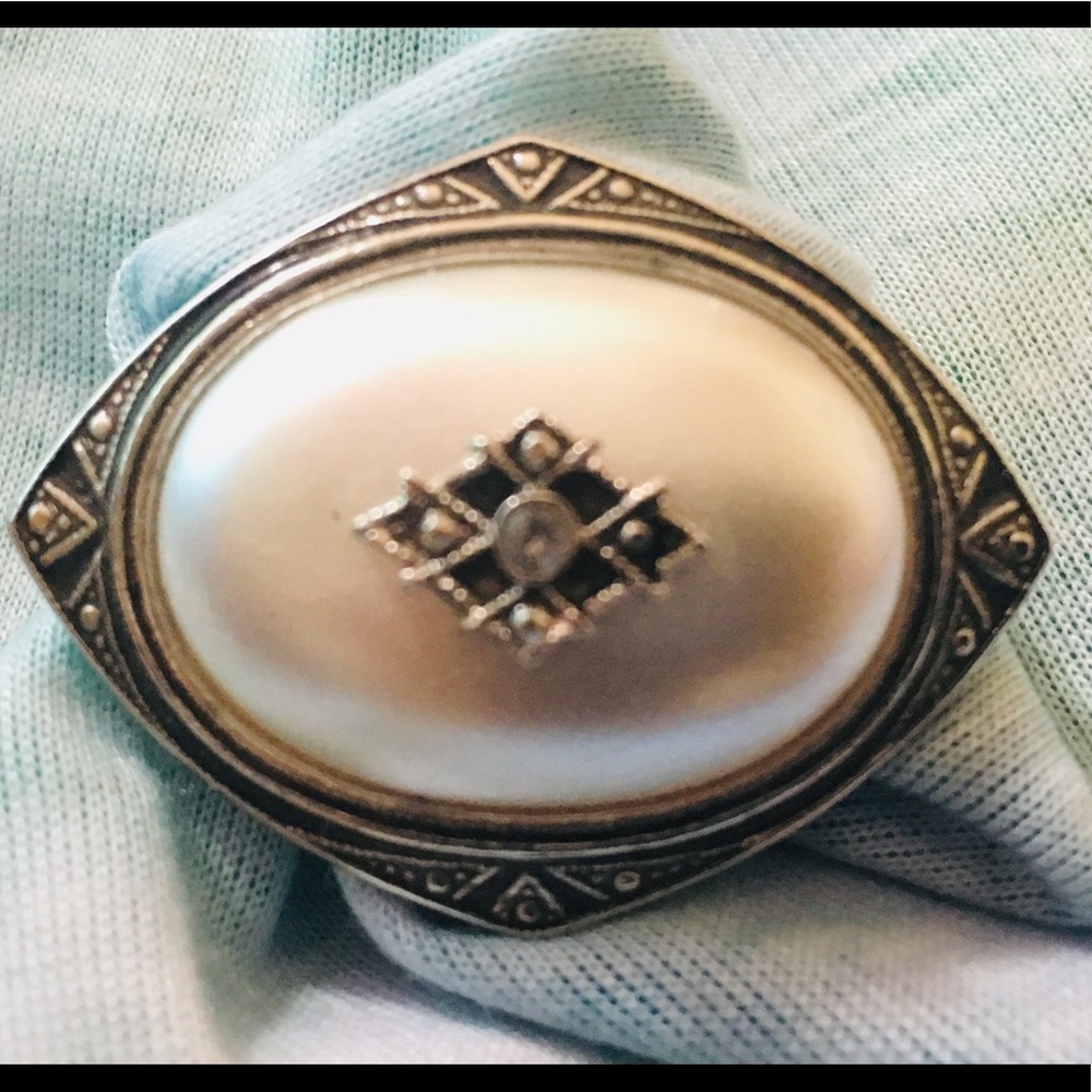 Avon costume brooch